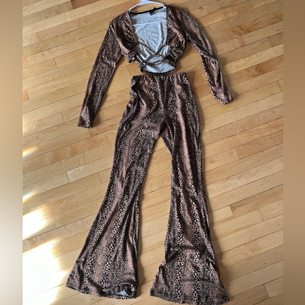 WINDSOR Leopard Print High Rise Flare Pants Set - Picture 3 of 5